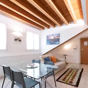 Mansarda Cola , Milano Italia